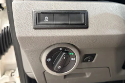 valkoinen Volkswagen Transporter 2022 kuva 19.