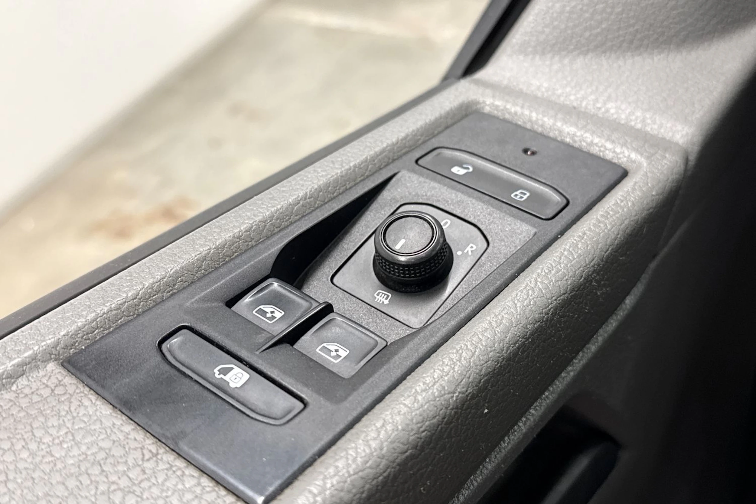 valkoinen Volkswagen Transporter 2022 kuva 20.