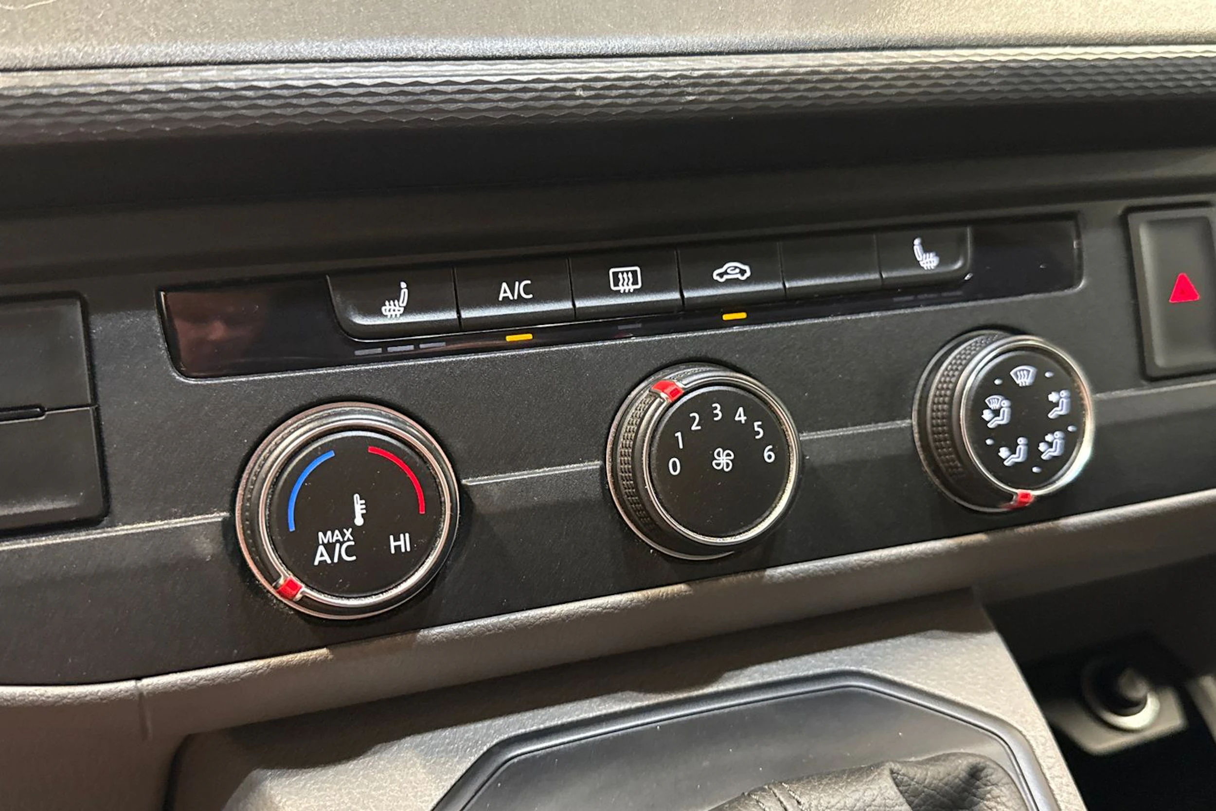 valkoinen Volkswagen Transporter 2022 kuva 21.