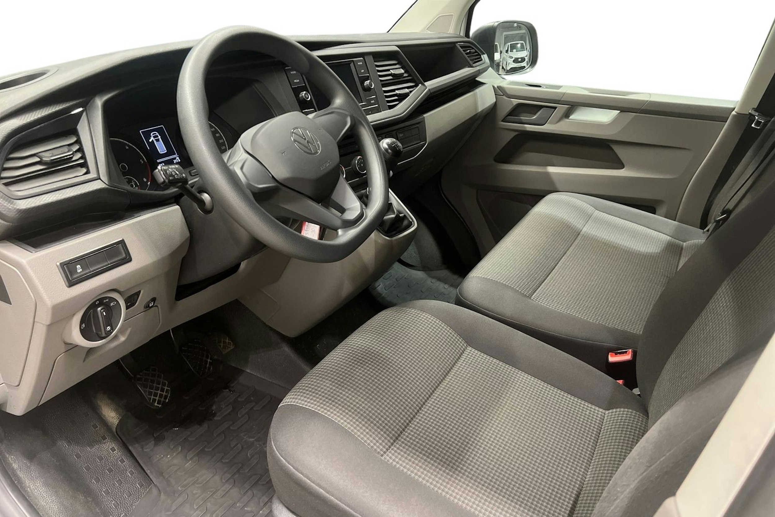 valkoinen Volkswagen Transporter 2022 kuva 7.