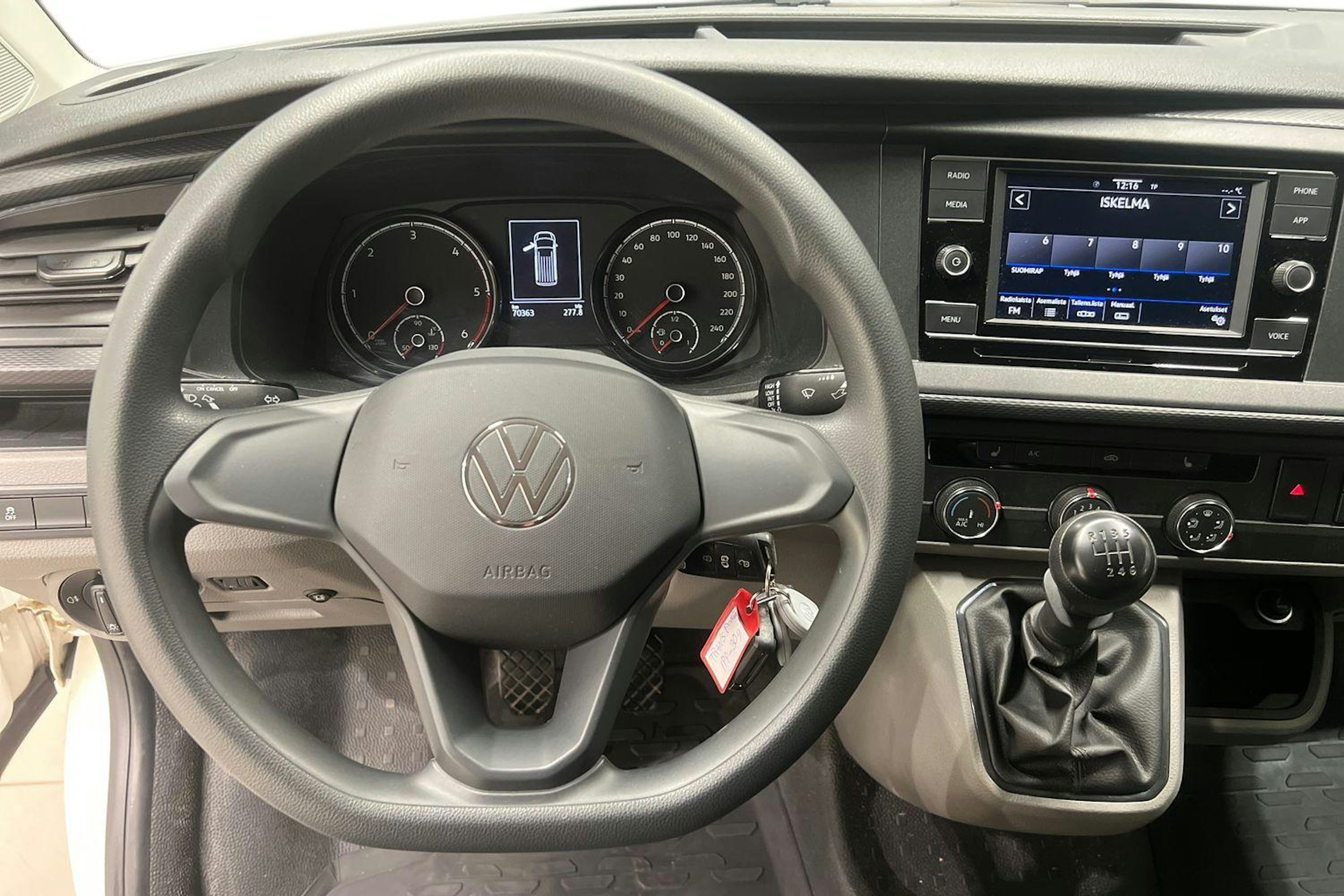 valkoinen Volkswagen Transporter 2022 kuva 9.