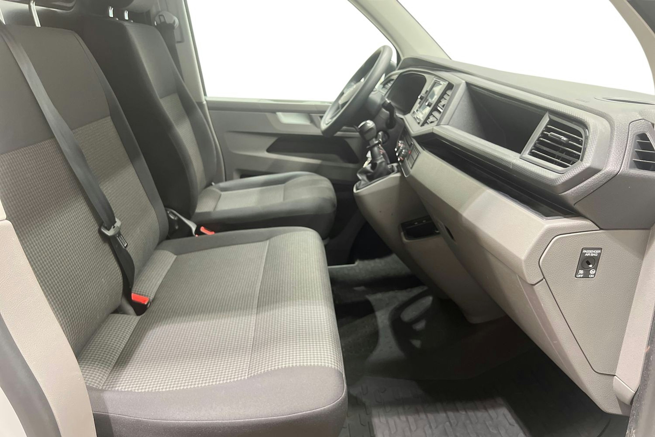 valkoinen Volkswagen Transporter 2022 kuva 10.