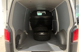 valkoinen Volkswagen Transporter 2022 kuva 16.