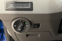 sininen Volkswagen Transporter 2022 kuva 16.