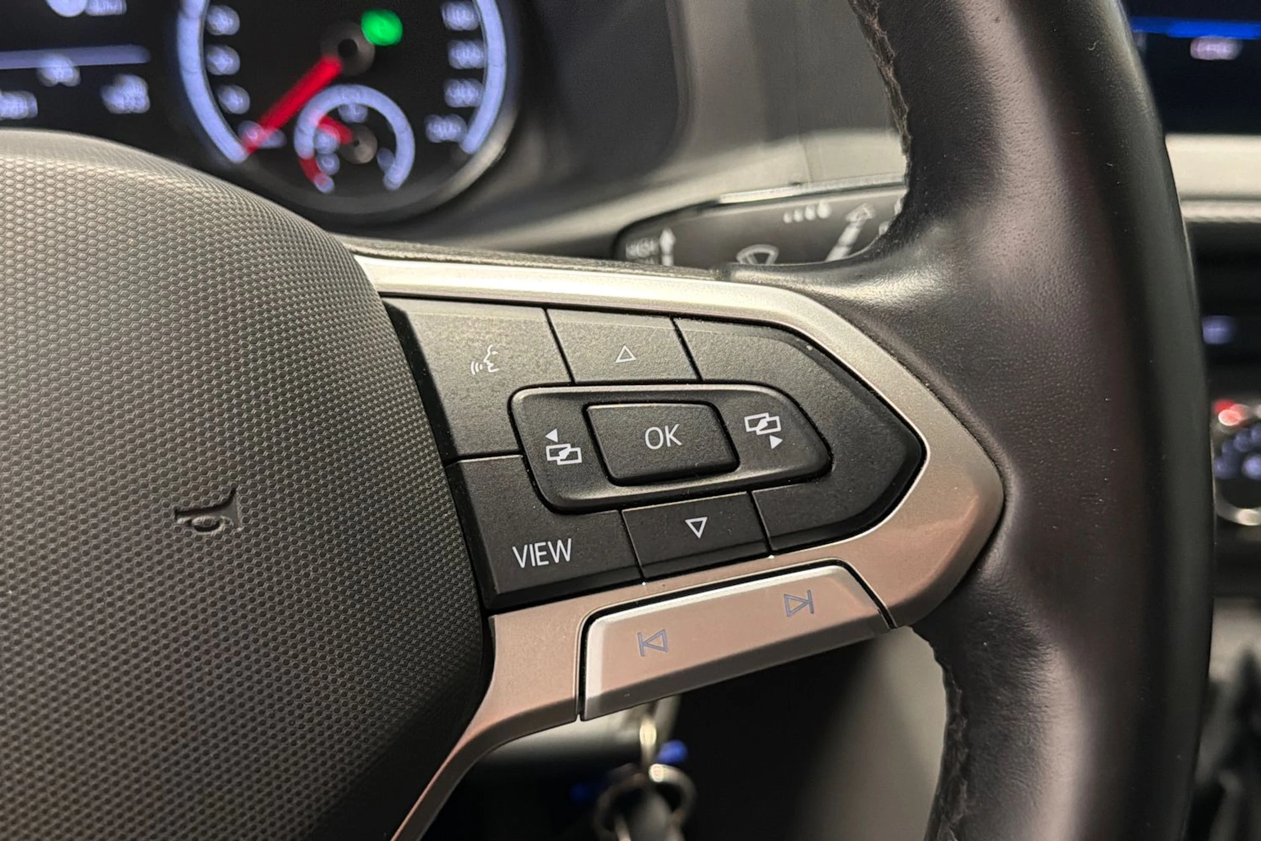 sininen Volkswagen Transporter 2022 kuva 18.