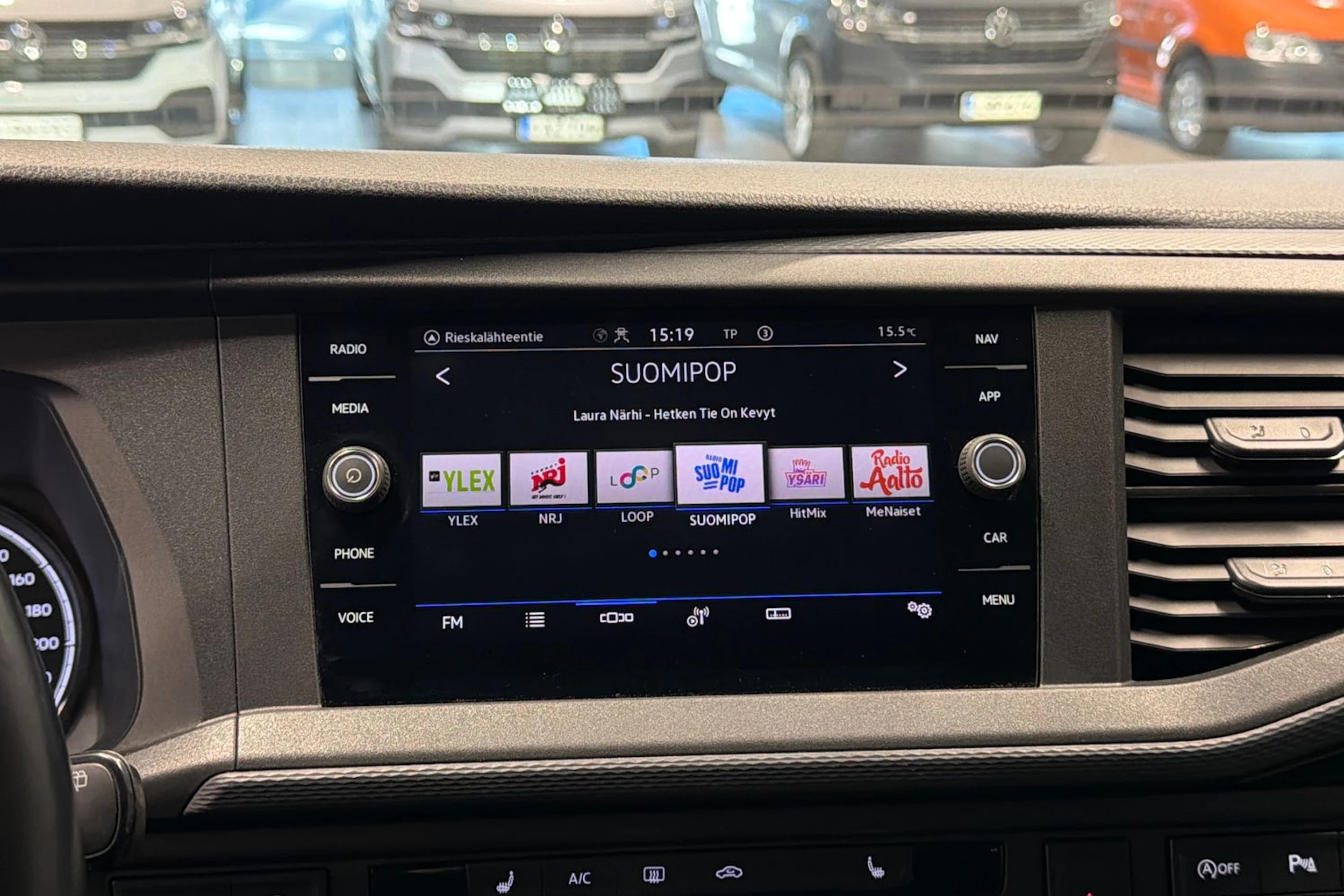 sininen Volkswagen Transporter 2022 kuva 20.