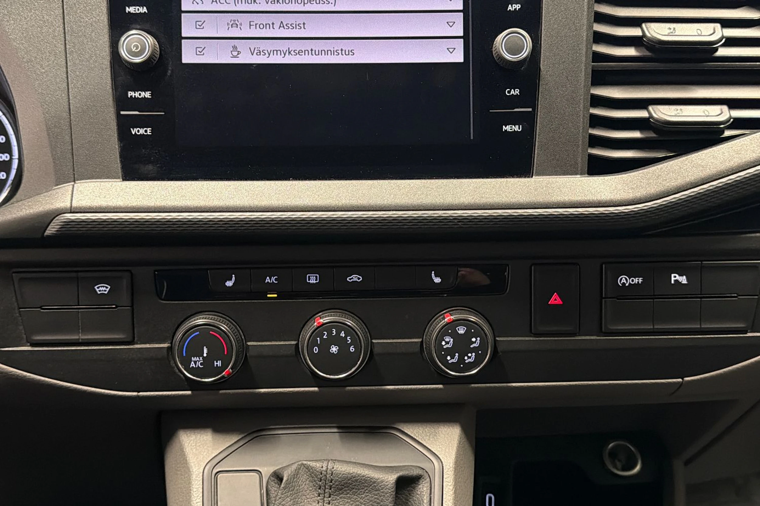 sininen Volkswagen Transporter 2022 kuva 24.