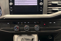 sininen Volkswagen Transporter 2022 kuva 24.