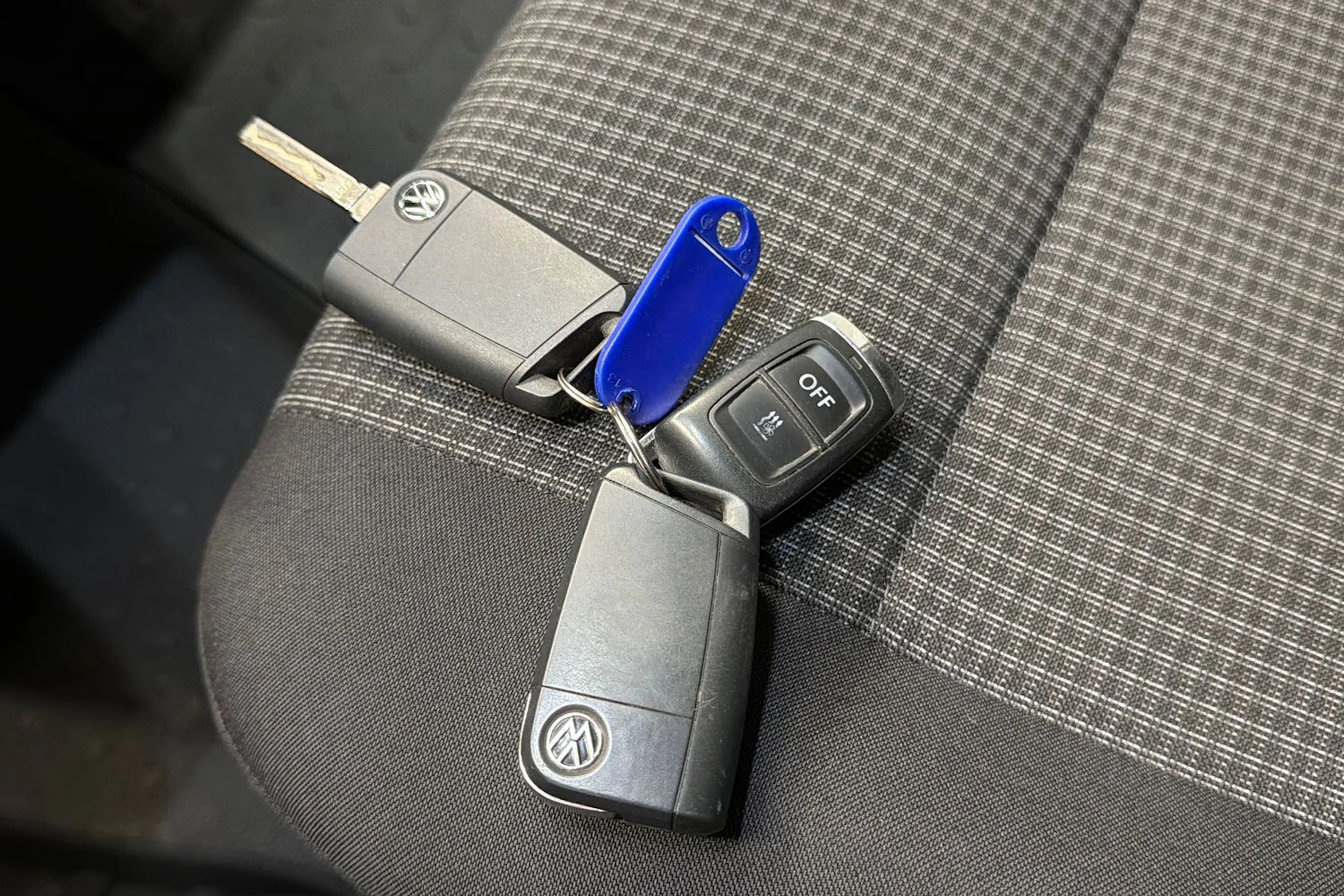 sininen Volkswagen Transporter 2022 kuva 25.