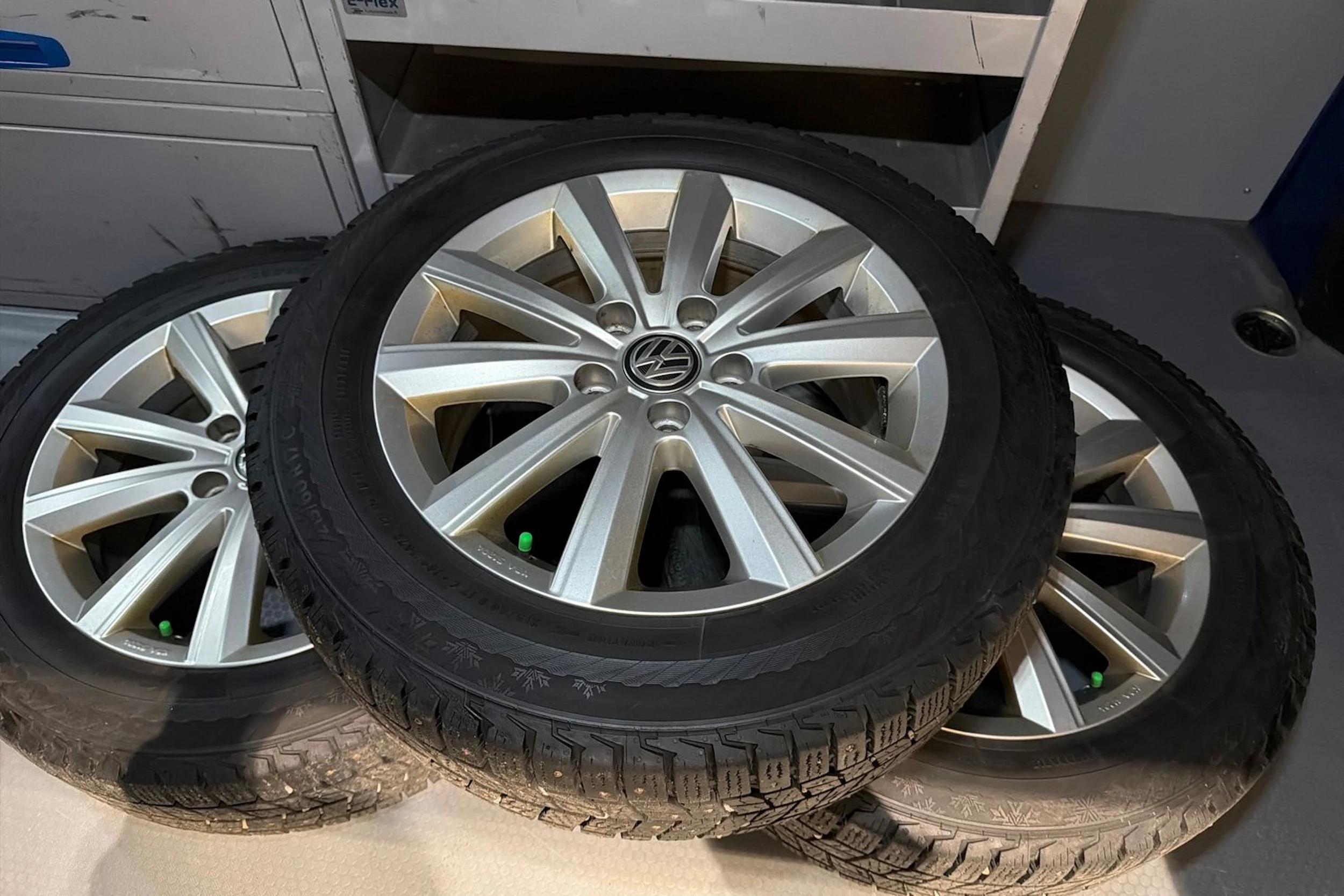 sininen Volkswagen Transporter 2022 kuva 31.