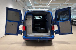 sininen Volkswagen Transporter 2022 kuva 32.