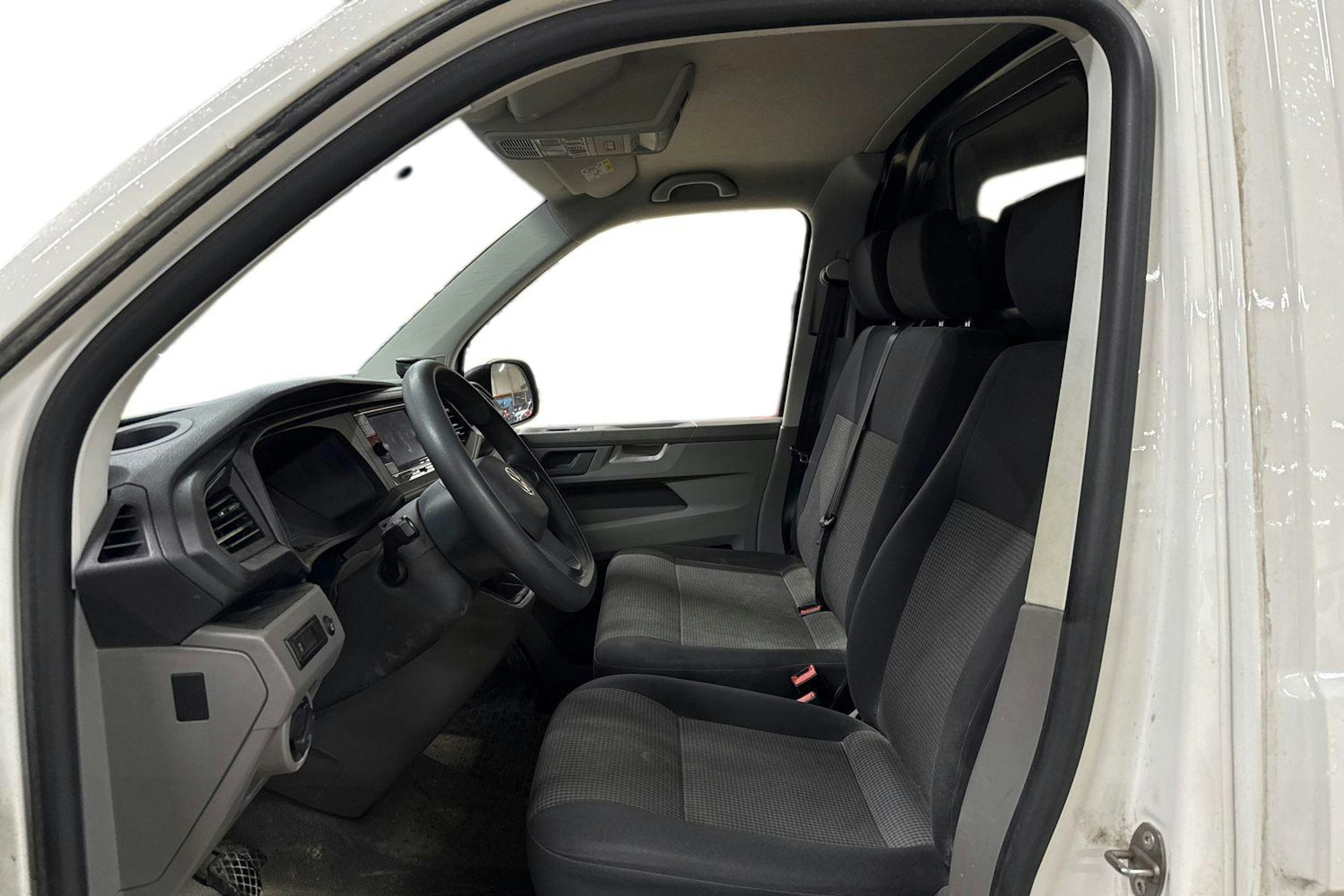 valkoinen Volkswagen Transporter 2022 kuva 3.