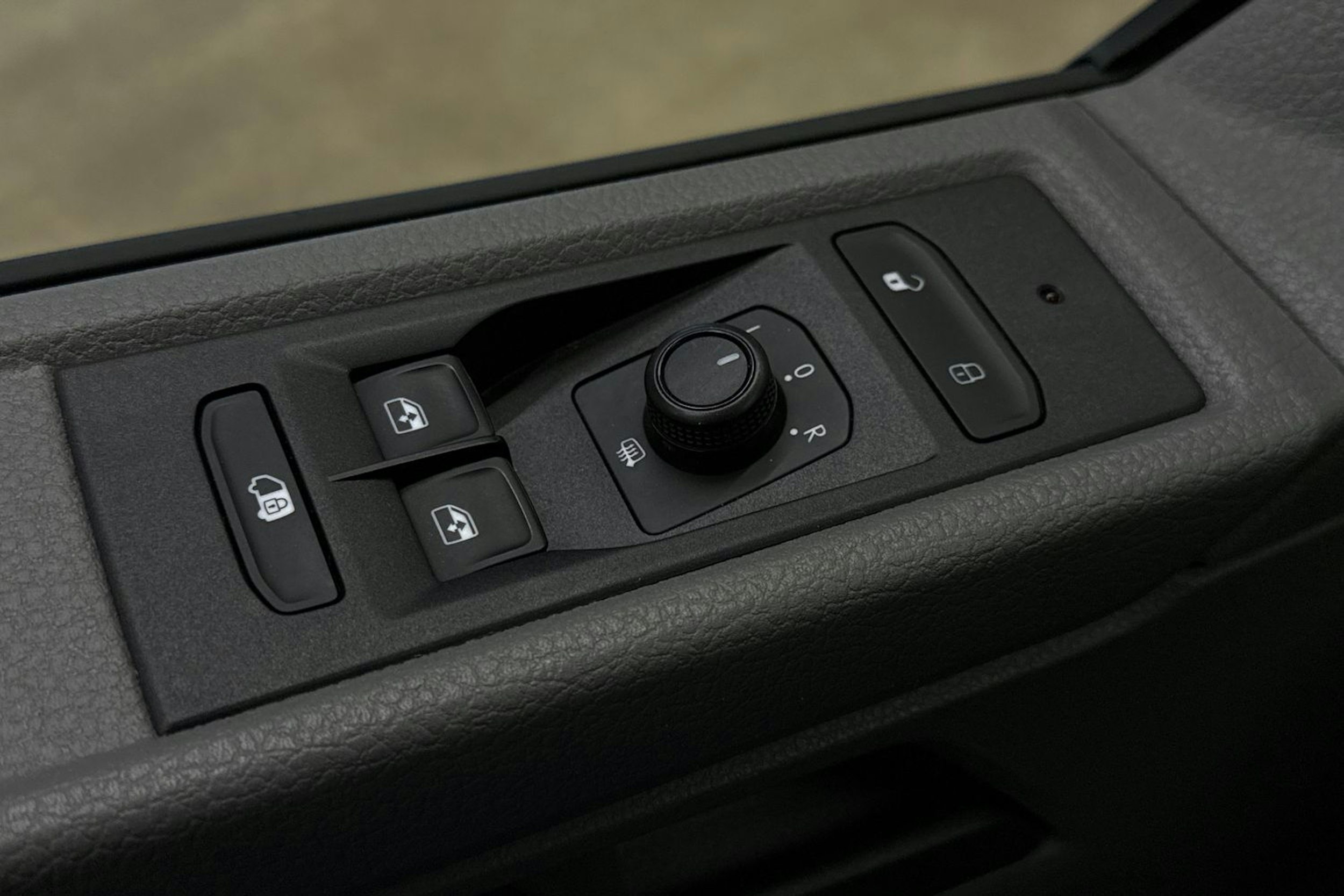 valkoinen Volkswagen Transporter 2022 kuva 10.