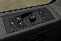 valkoinen Volkswagen Transporter 2022 kuva 10.