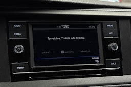 valkoinen Volkswagen Transporter 2022 kuva 15.