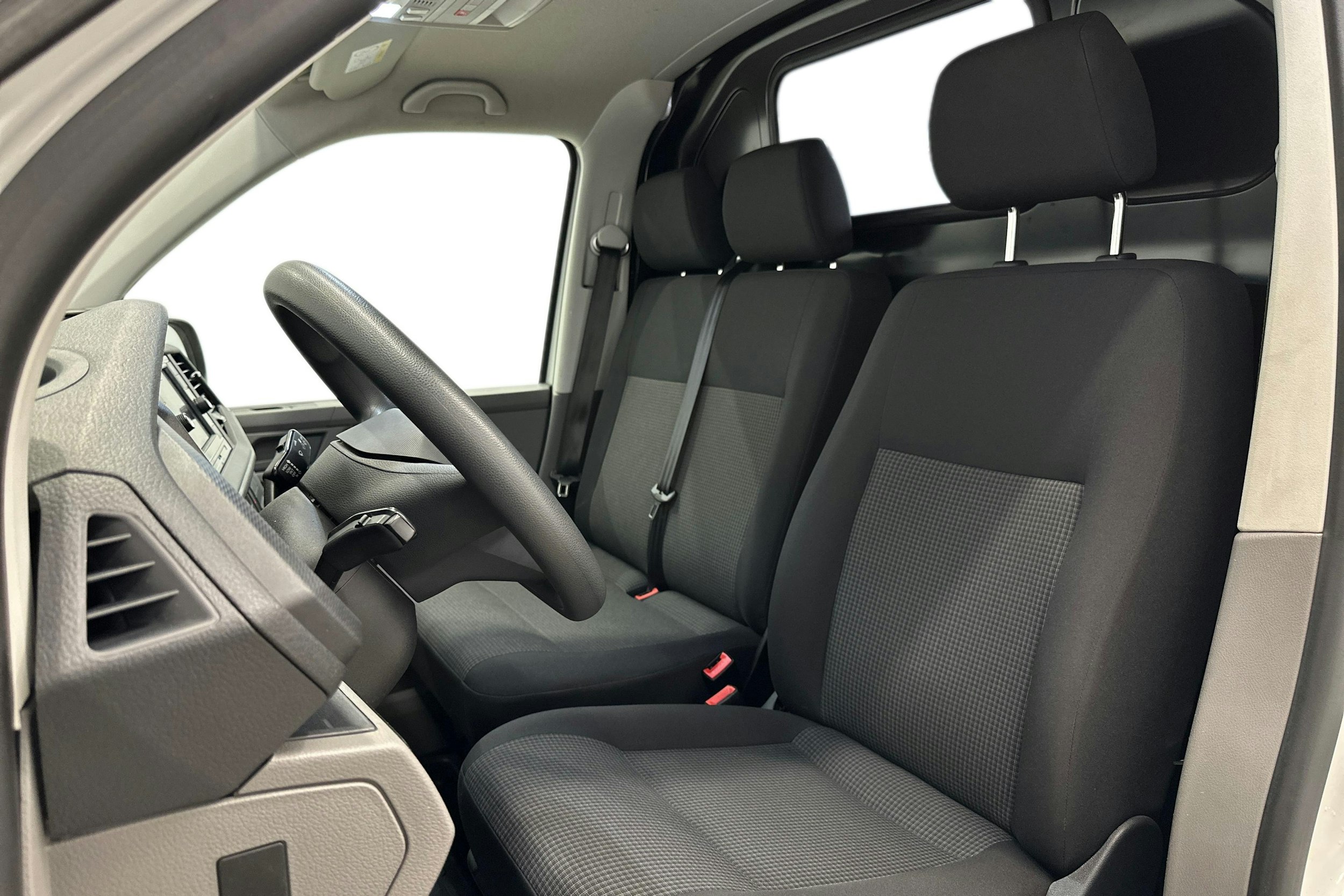 valkoinen Volkswagen Transporter 2022 kuva 7.