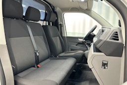 valkoinen Volkswagen Transporter 2022 kuva 10.