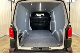 valkoinen Volkswagen Transporter 2022 kuva 18.