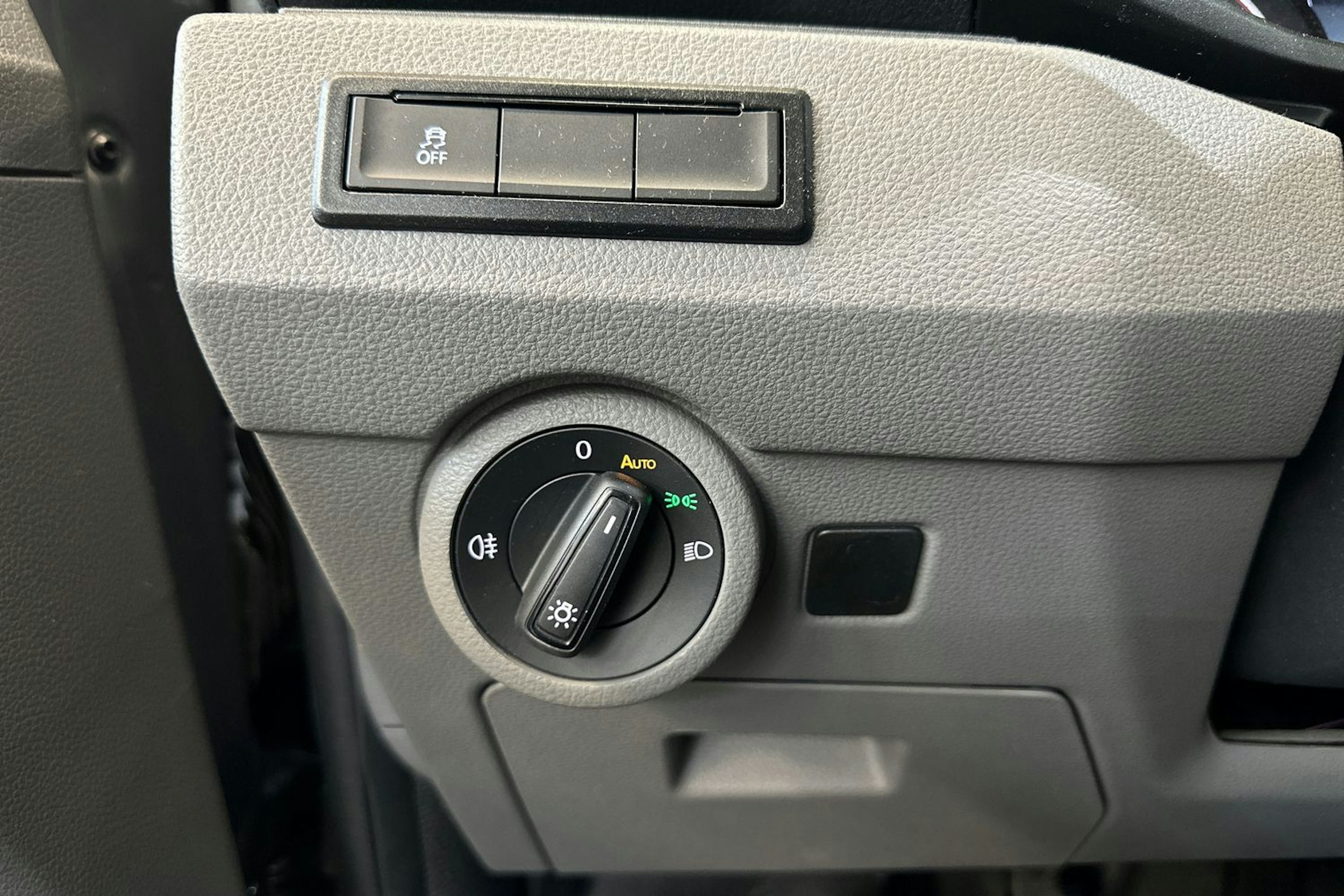 Punainen Volkswagen TRANSPORTER 2022 kuva 12.