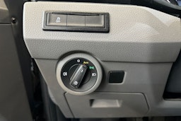 Punainen Volkswagen TRANSPORTER 2022 kuva 12.