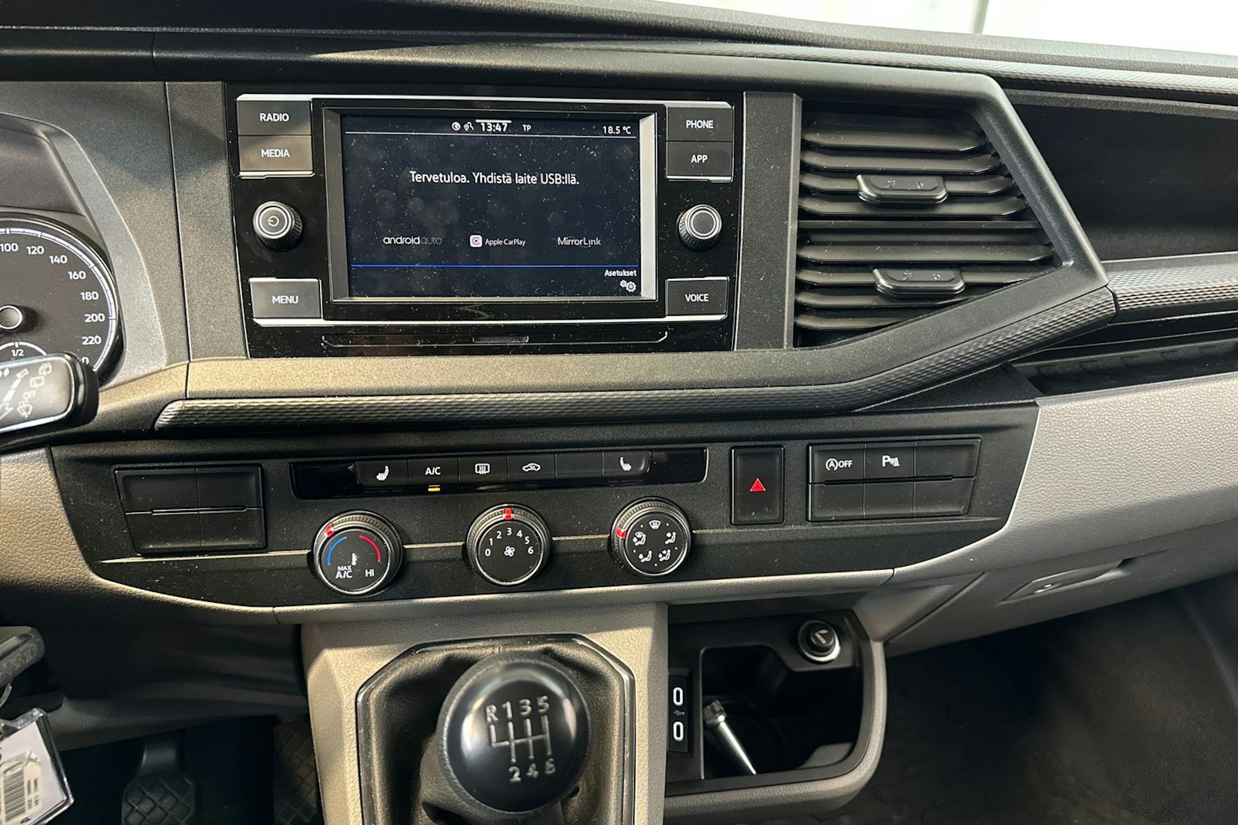 Punainen Volkswagen TRANSPORTER 2022 kuva 16.