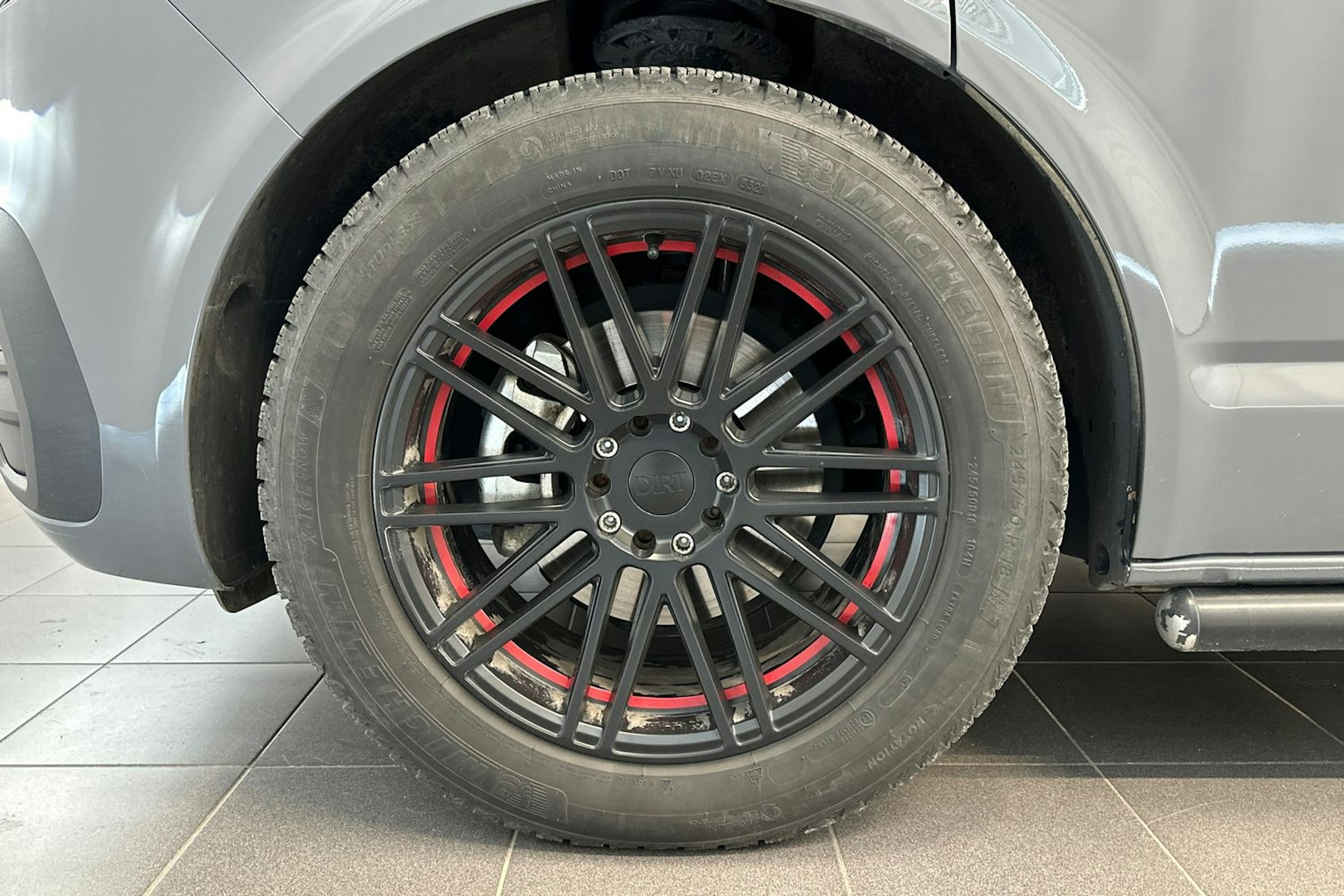 Punainen Volkswagen TRANSPORTER 2022 kuva 21.
