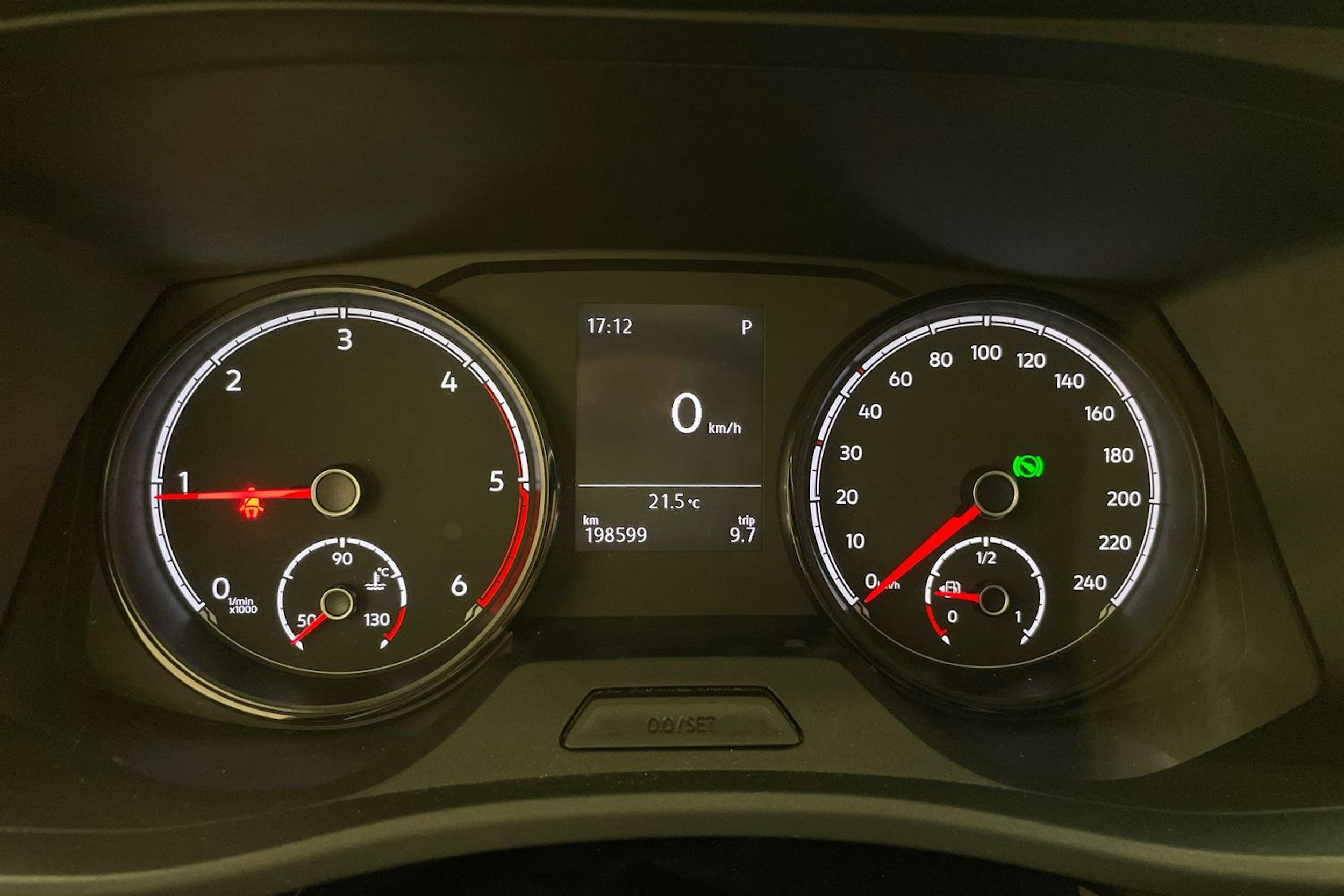 valkoinen Volkswagen Transporter 2022 kuva 18.