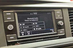 valkoinen Volkswagen Transporter 2022 kuva 20.