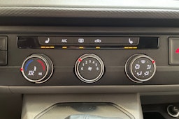 valkoinen Volkswagen Transporter 2022 kuva 23.