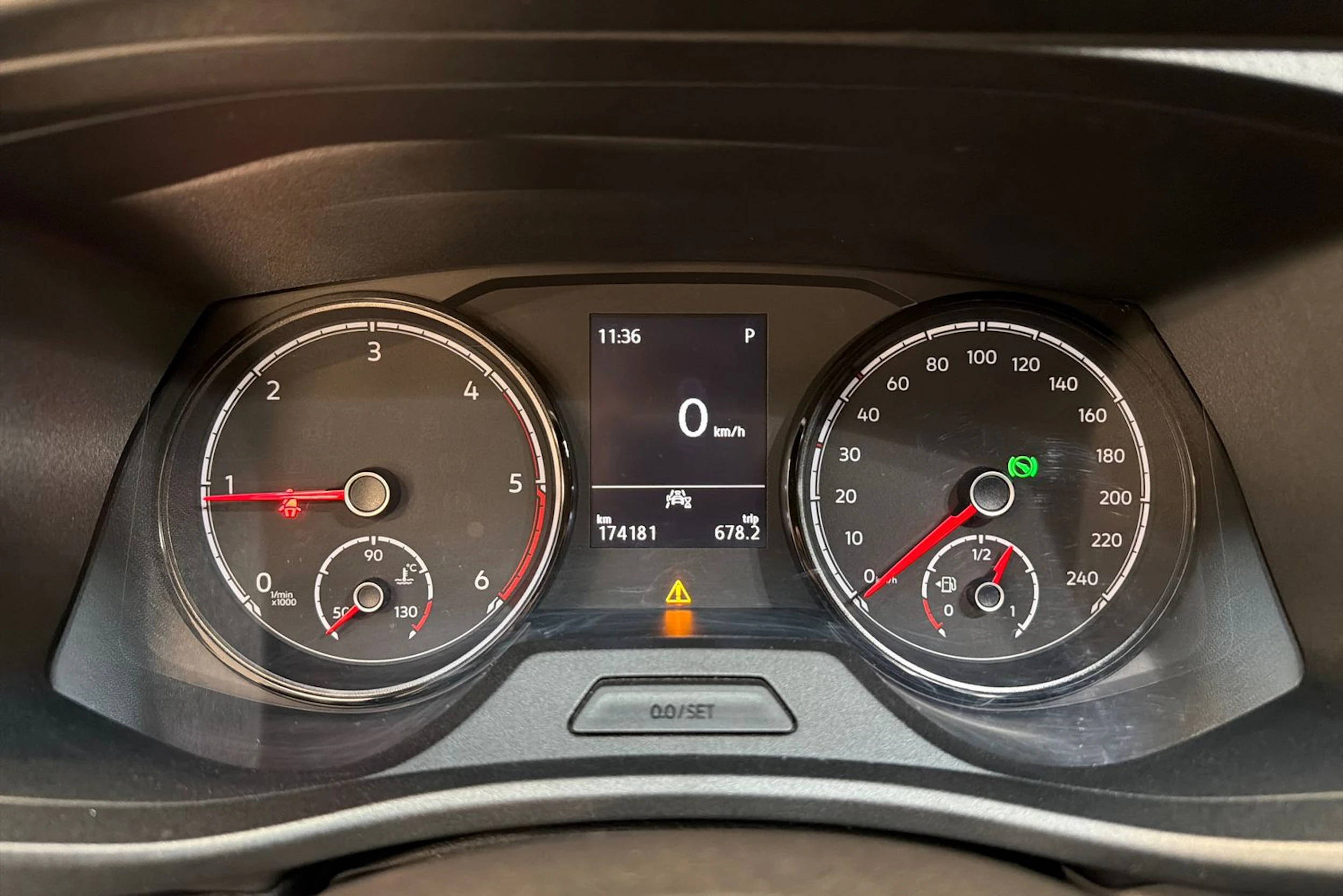 valkoinen Volkswagen Transporter 2022 kuva 16.