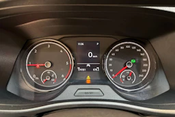 valkoinen Volkswagen Transporter 2022 kuva 16.