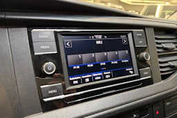 valkoinen Volkswagen Transporter 2022 kuva 20.