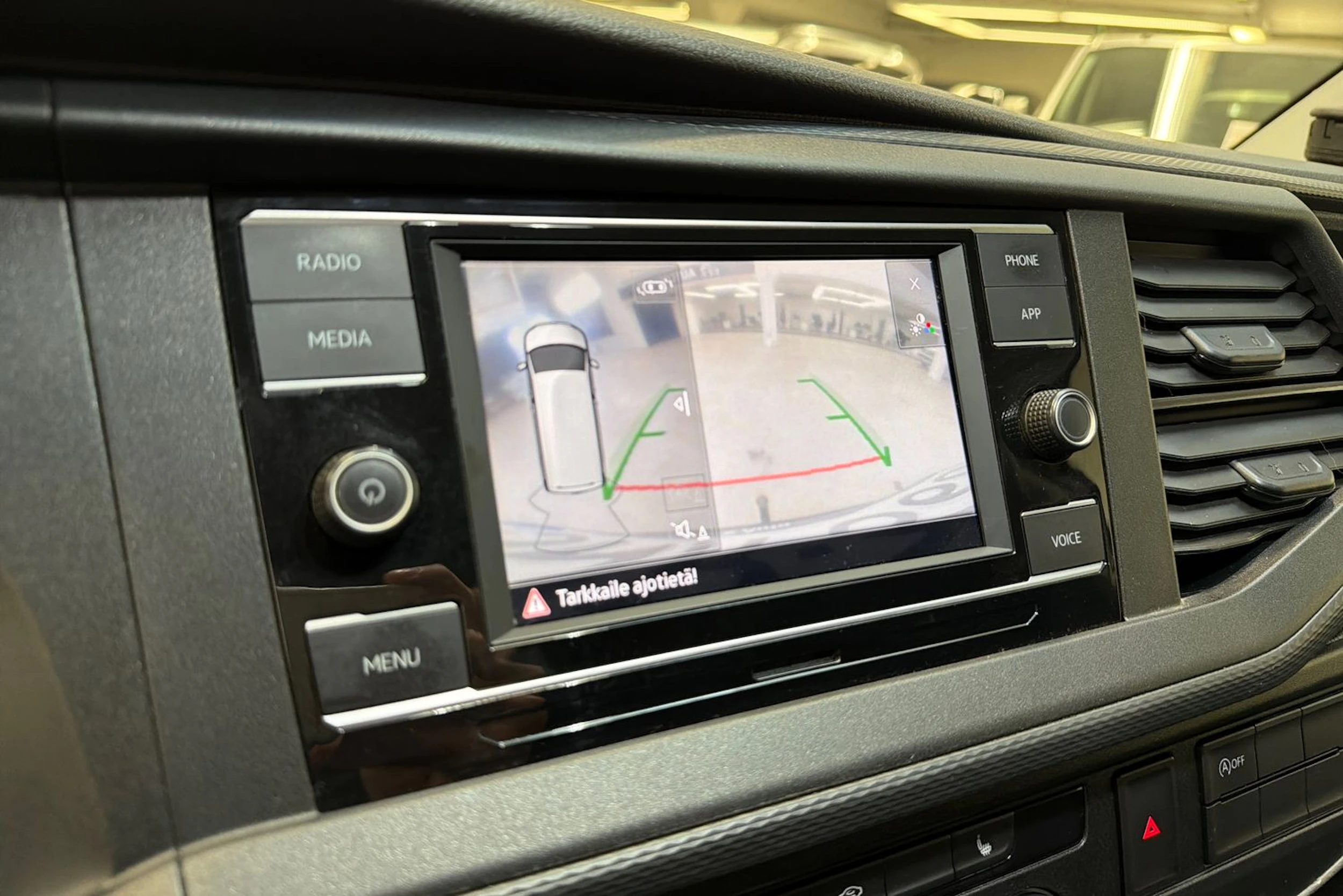 valkoinen Volkswagen Transporter 2022 kuva 21.