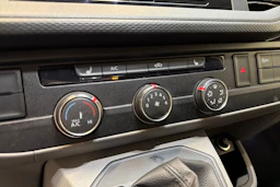 valkoinen Volkswagen Transporter 2022 kuva 23.