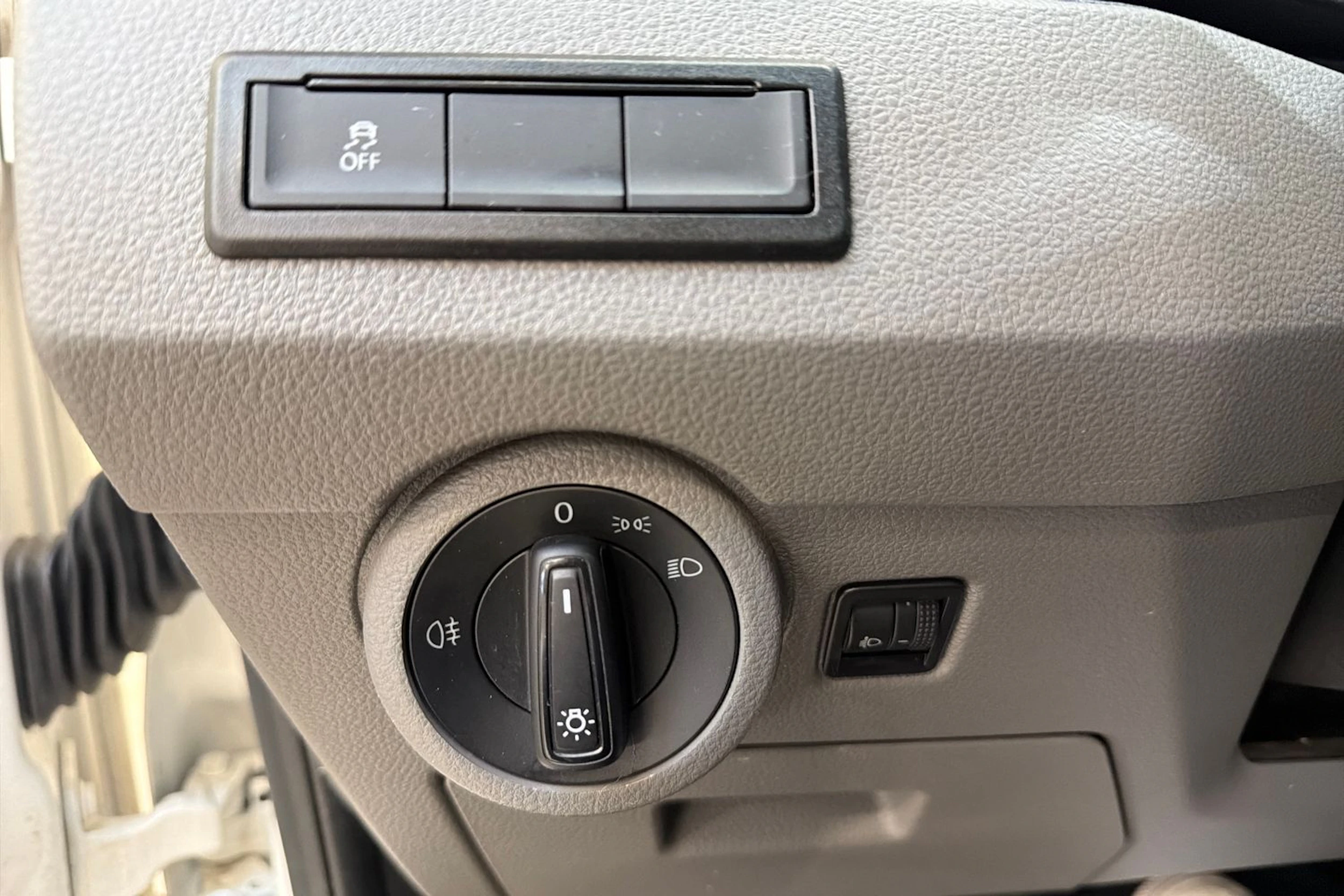 valkoinen Volkswagen Transporter 2022 kuva 24.