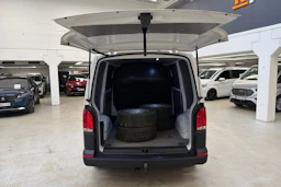 valkoinen Volkswagen Transporter 2022 kuva 28.
