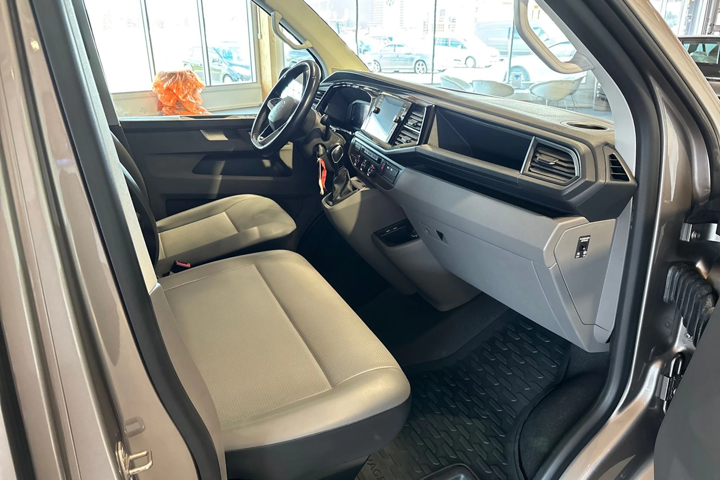 Volkswagen TRANSPORTER 2022 kuva 14.