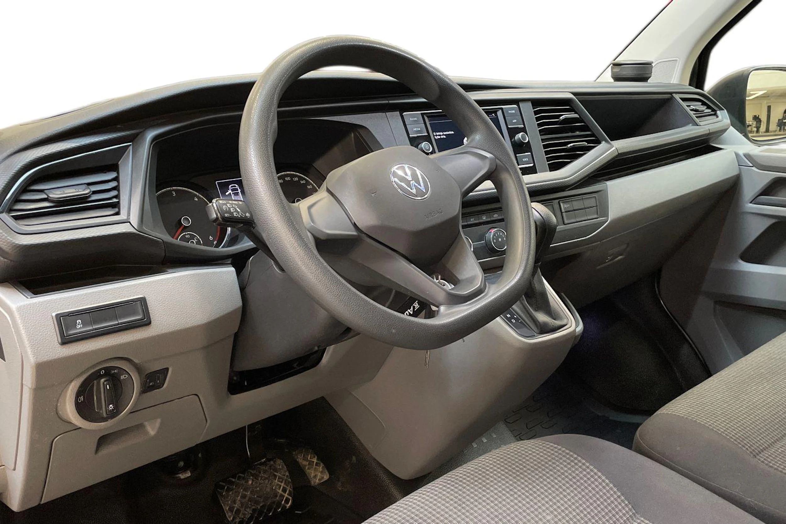 musta Volkswagen Transporter 2022 kuva 8.