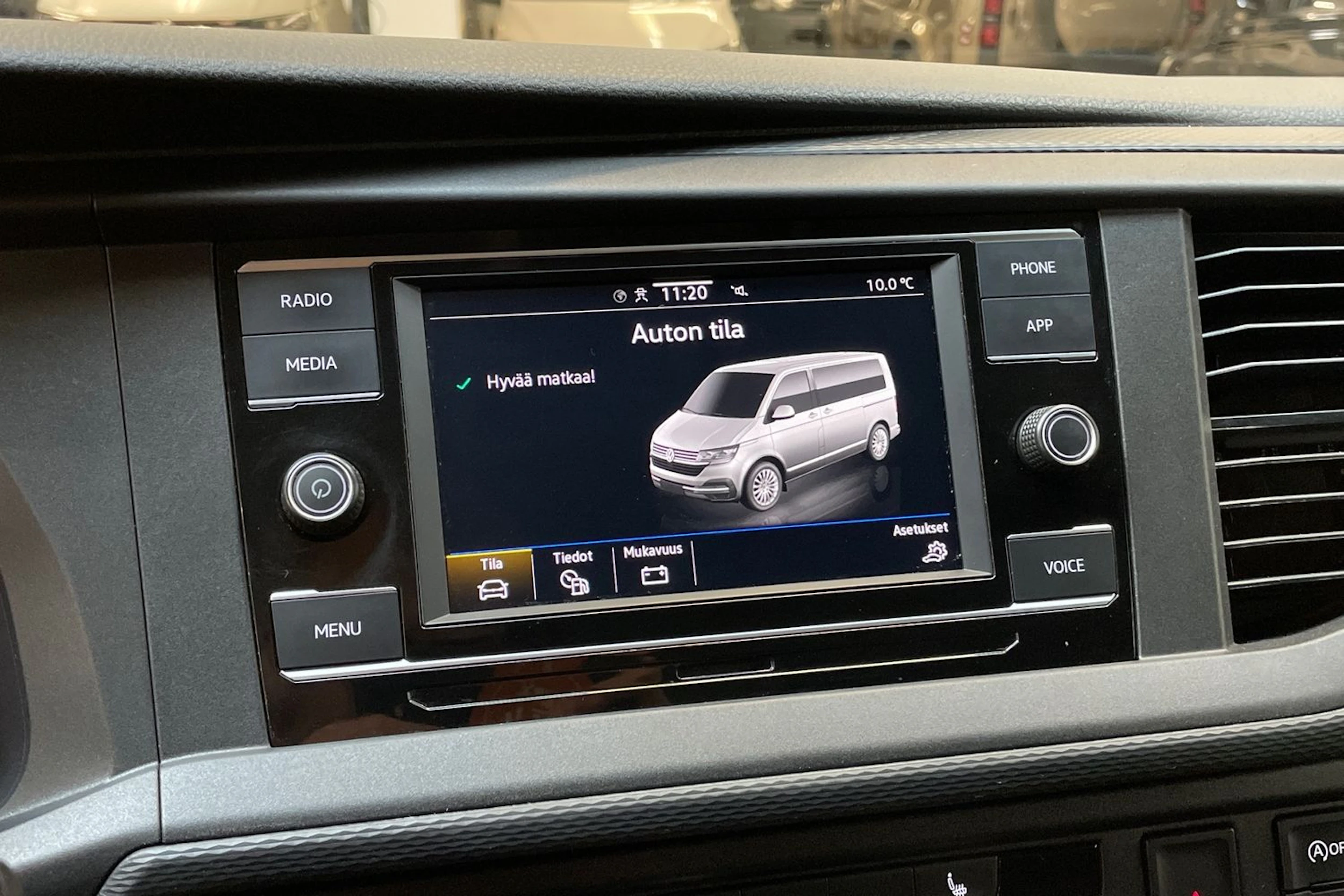 musta Volkswagen Transporter 2022 kuva 18.