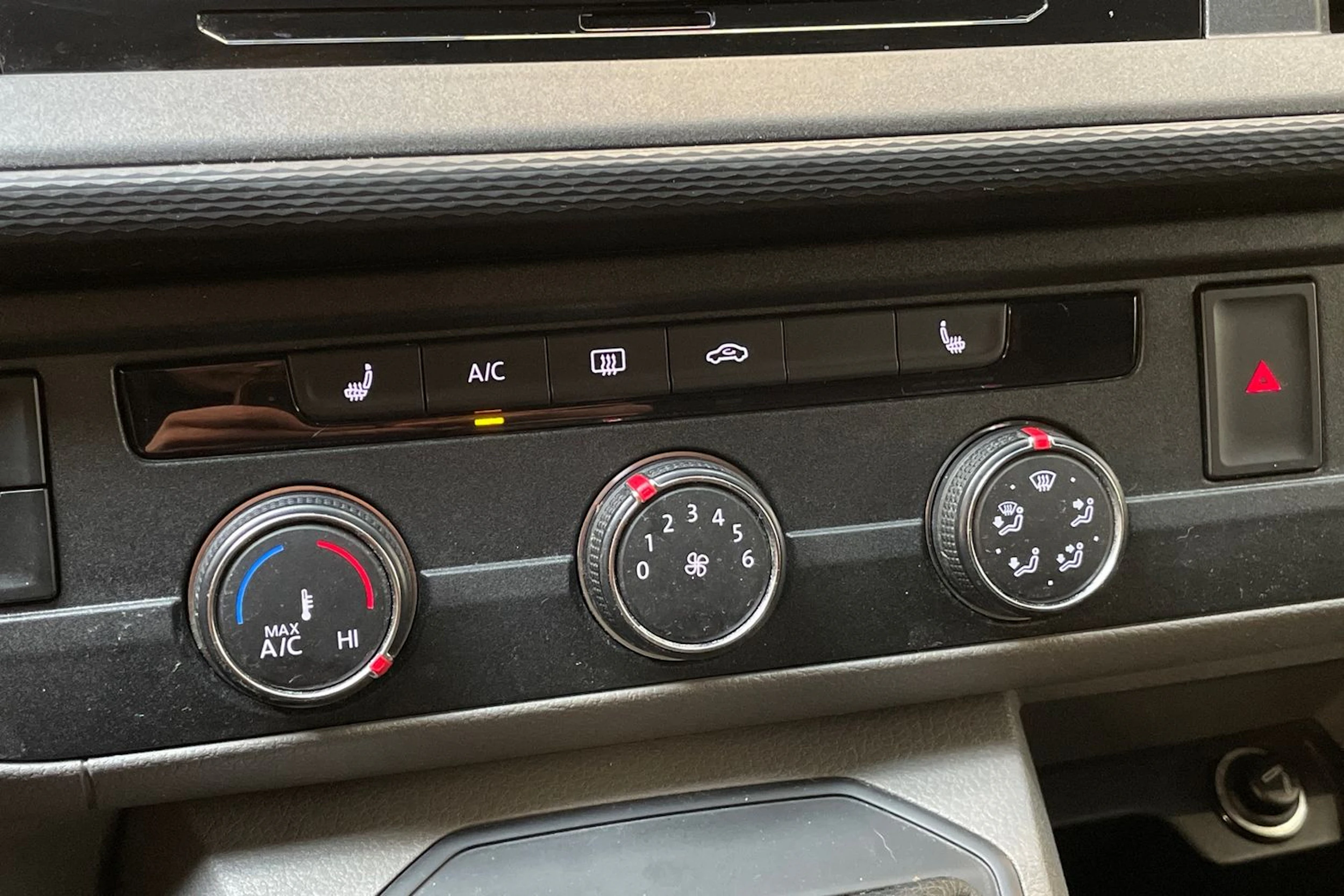 musta Volkswagen Transporter 2022 kuva 19.