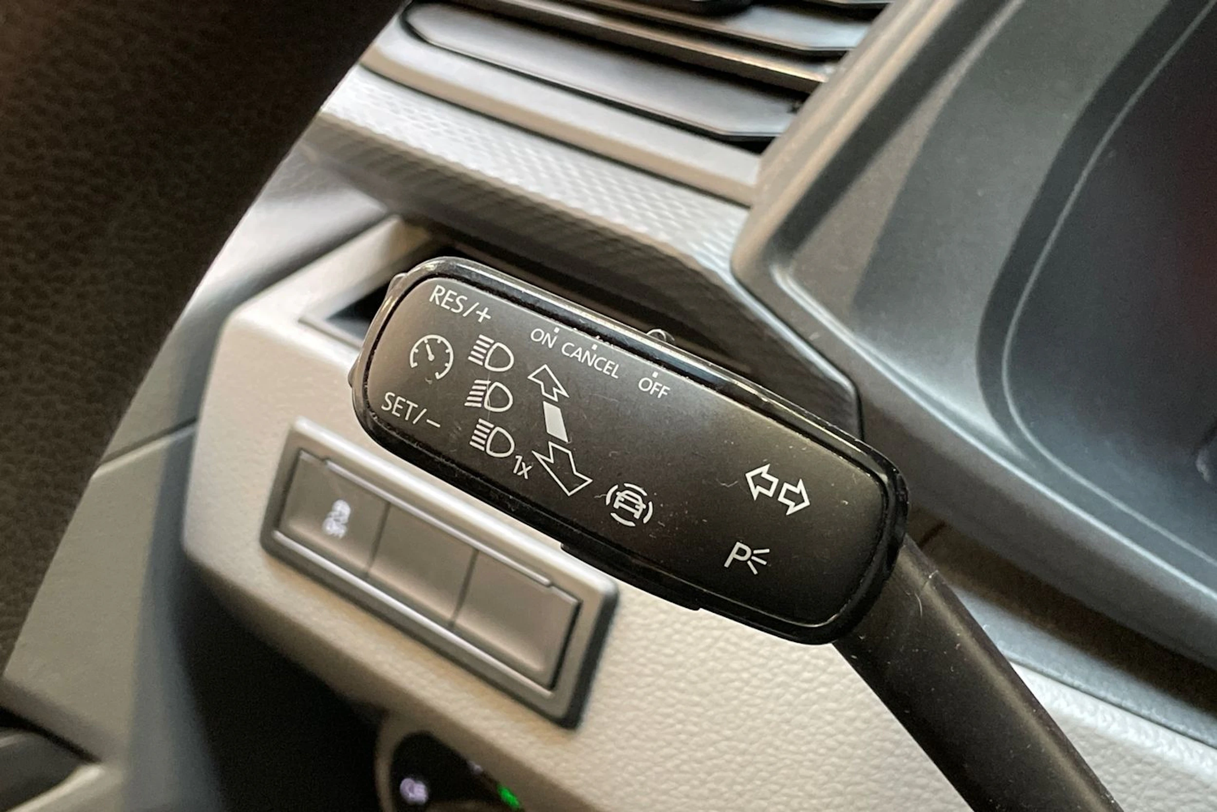 musta Volkswagen Transporter 2022 kuva 20.