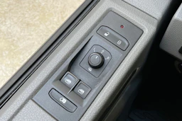 musta Volkswagen Transporter 2022 kuva 22.