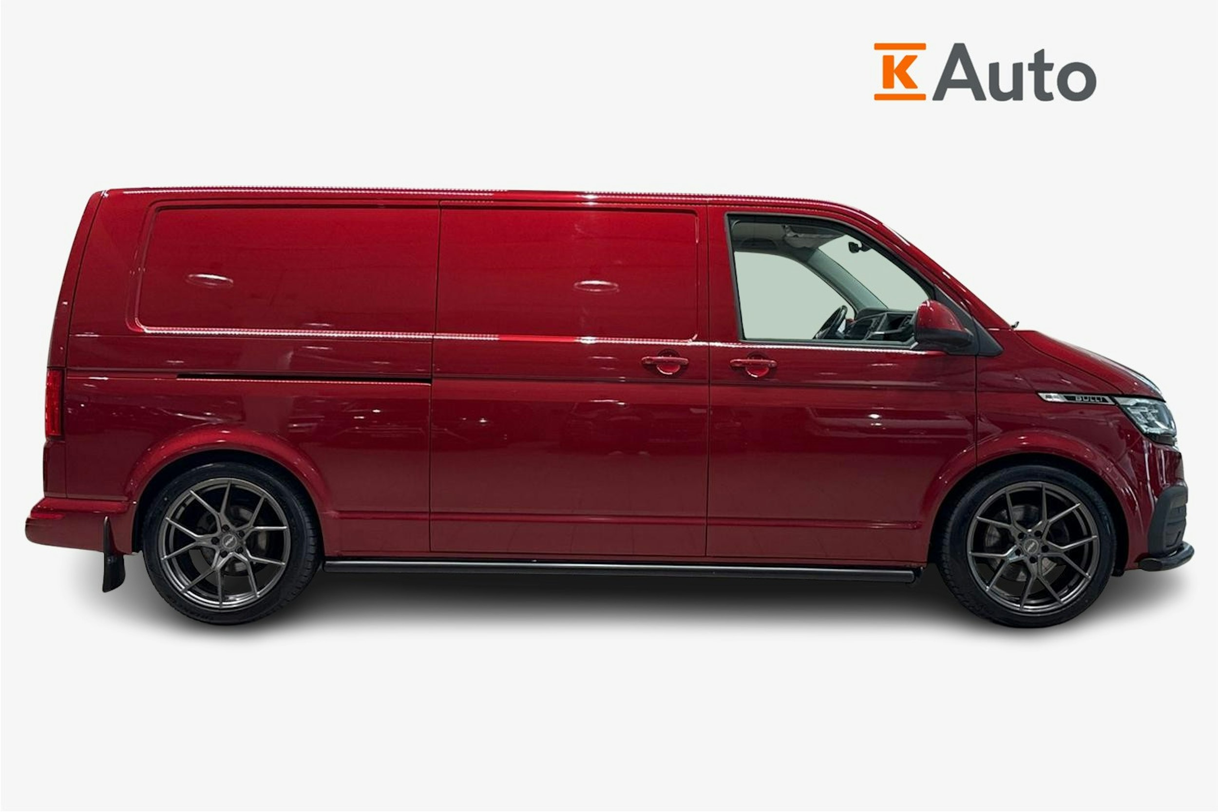 punainen Volkswagen Transporter 2022 kuva 6.