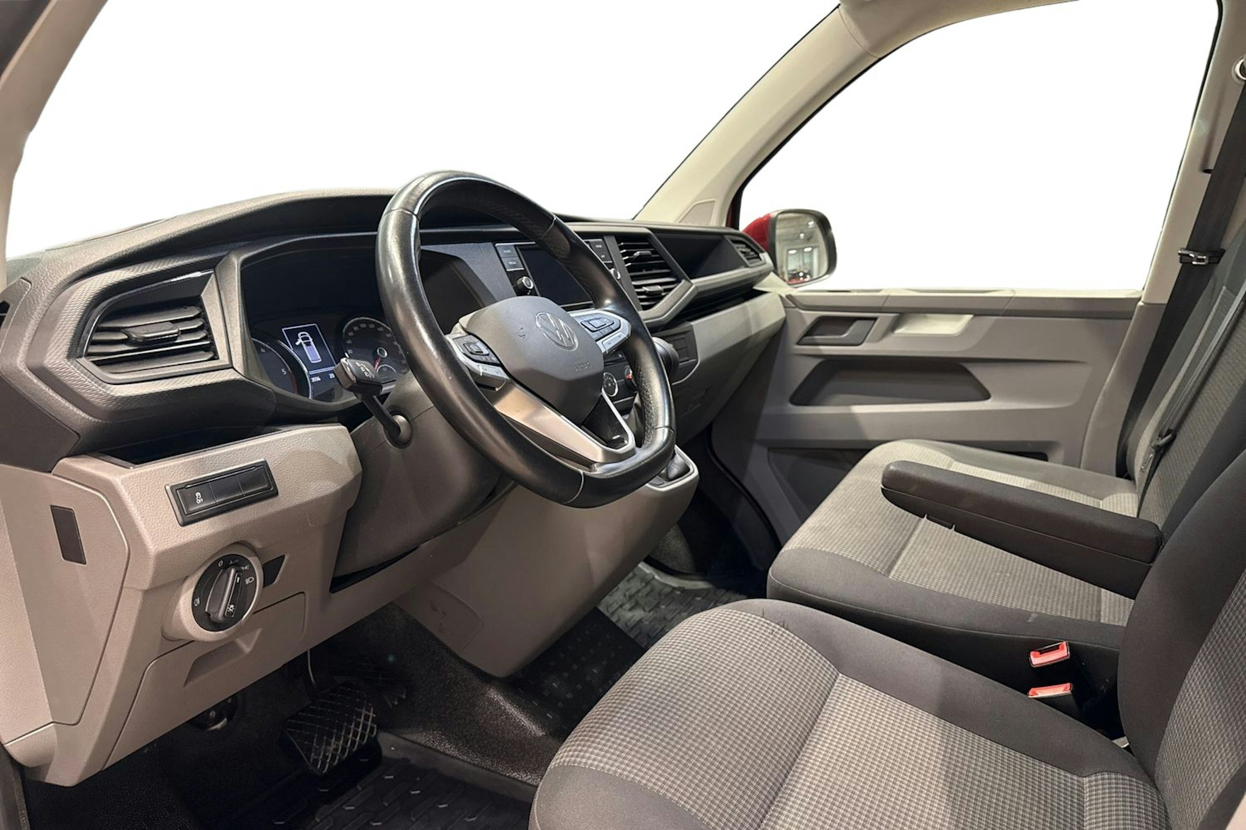 punainen Volkswagen Transporter 2022 kuva 7.