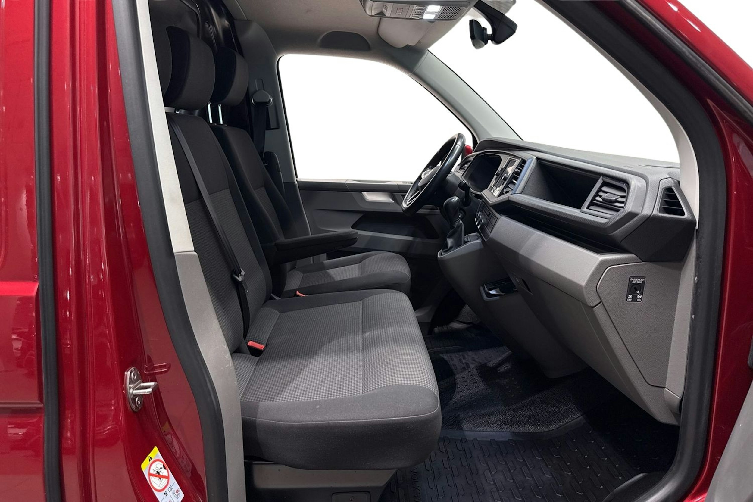 punainen Volkswagen Transporter 2022 kuva 10.