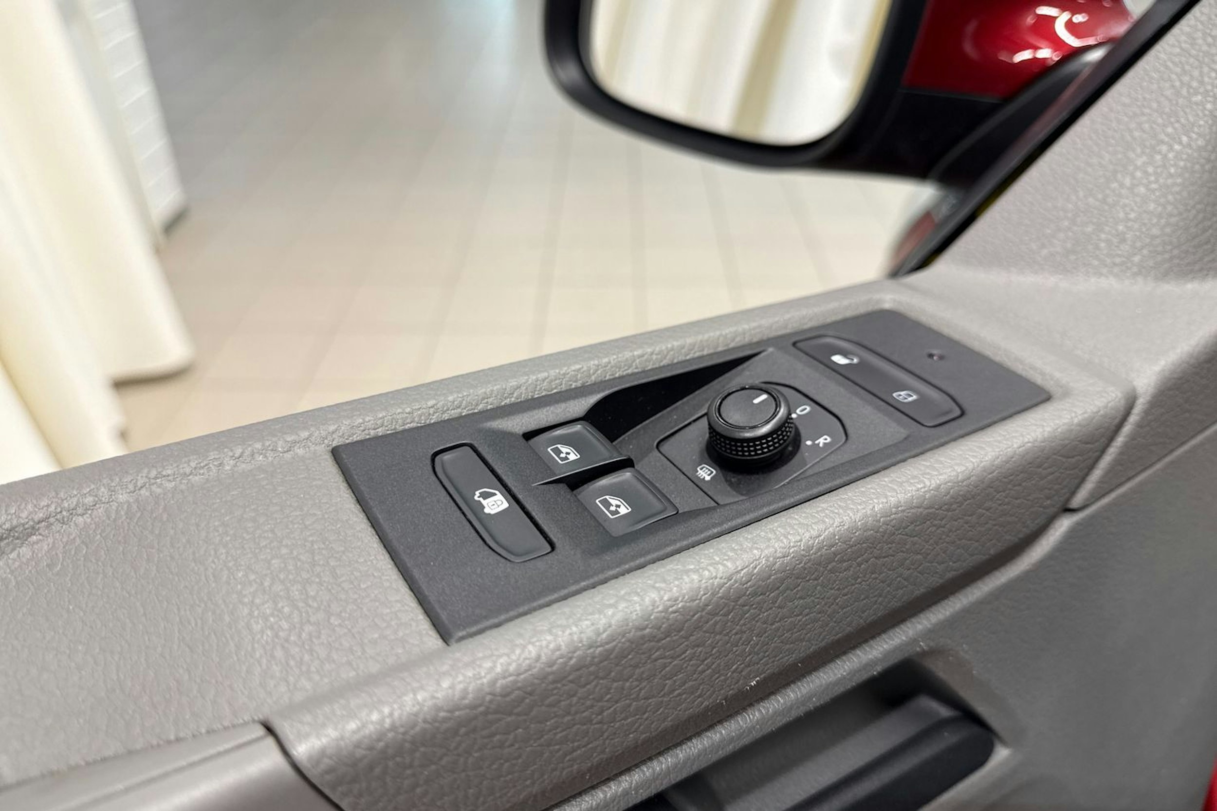 punainen Volkswagen Transporter 2022 kuva 22.