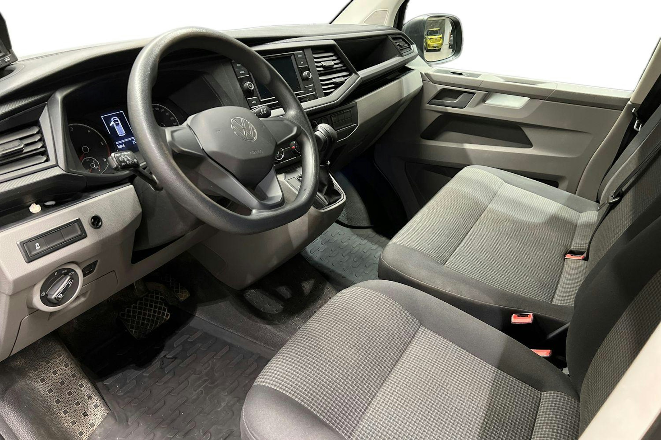 musta Volkswagen Transporter 2022 kuva 8.