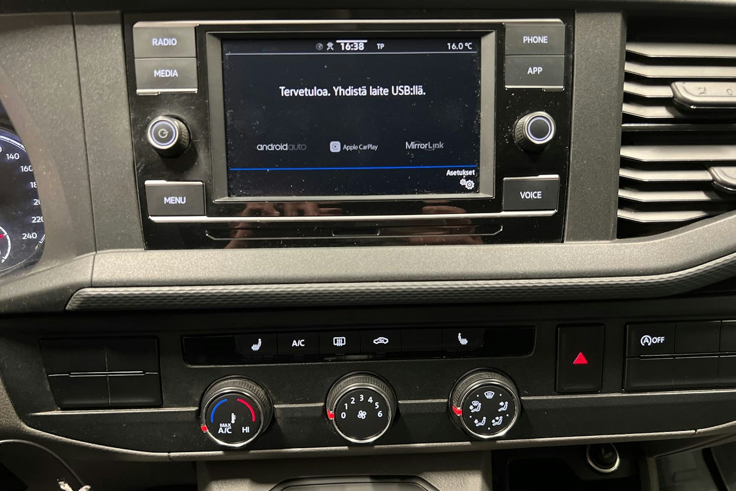 musta Volkswagen Transporter 2022 kuva 13.