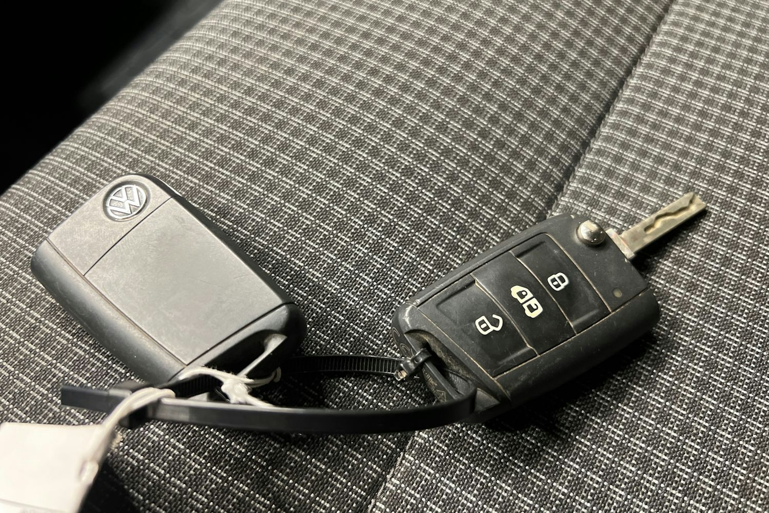 musta Volkswagen Transporter 2022 kuva 16.