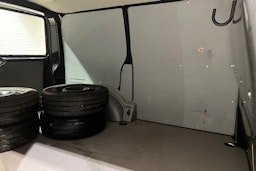 musta Volkswagen Transporter 2022 kuva 17.